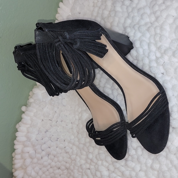 Black Ankle Strapped Heels, zip up at back heel. Straps around the ankle. - Picture 8 of 10